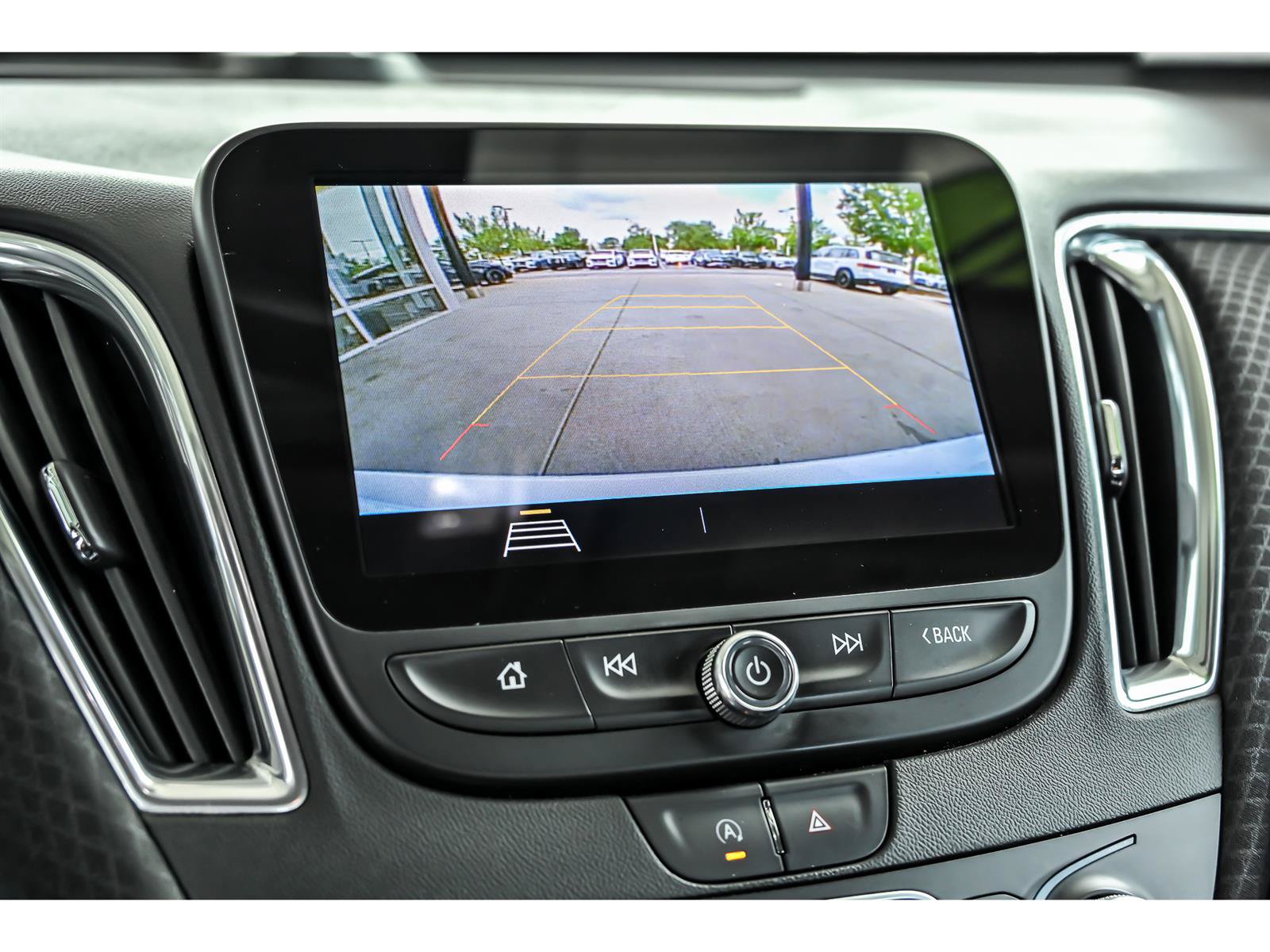 Used 2020 Chevrolet Malibu LT FWD image 20