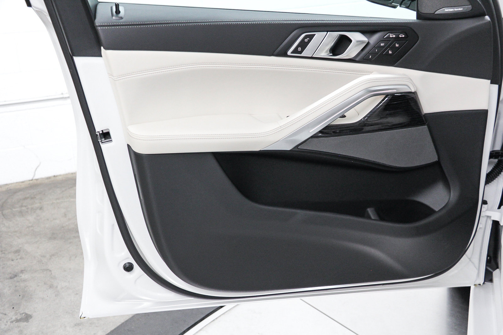 New 2027 BMW X6 xDrive40i AWD/4WD image 22