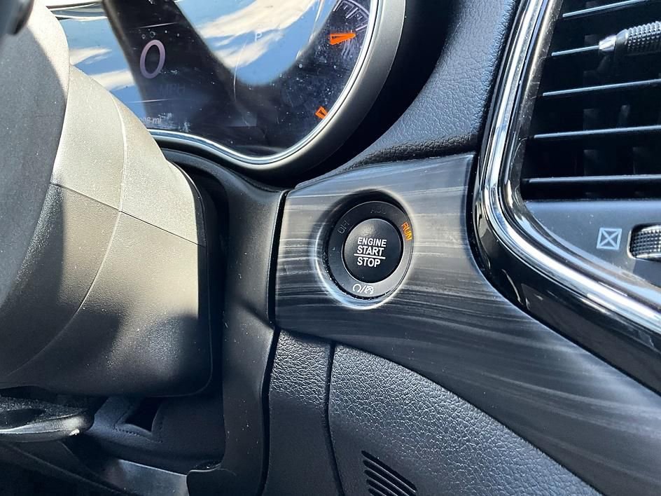 Used 2021 Jeep Grand Cherokee Laredo X image 19