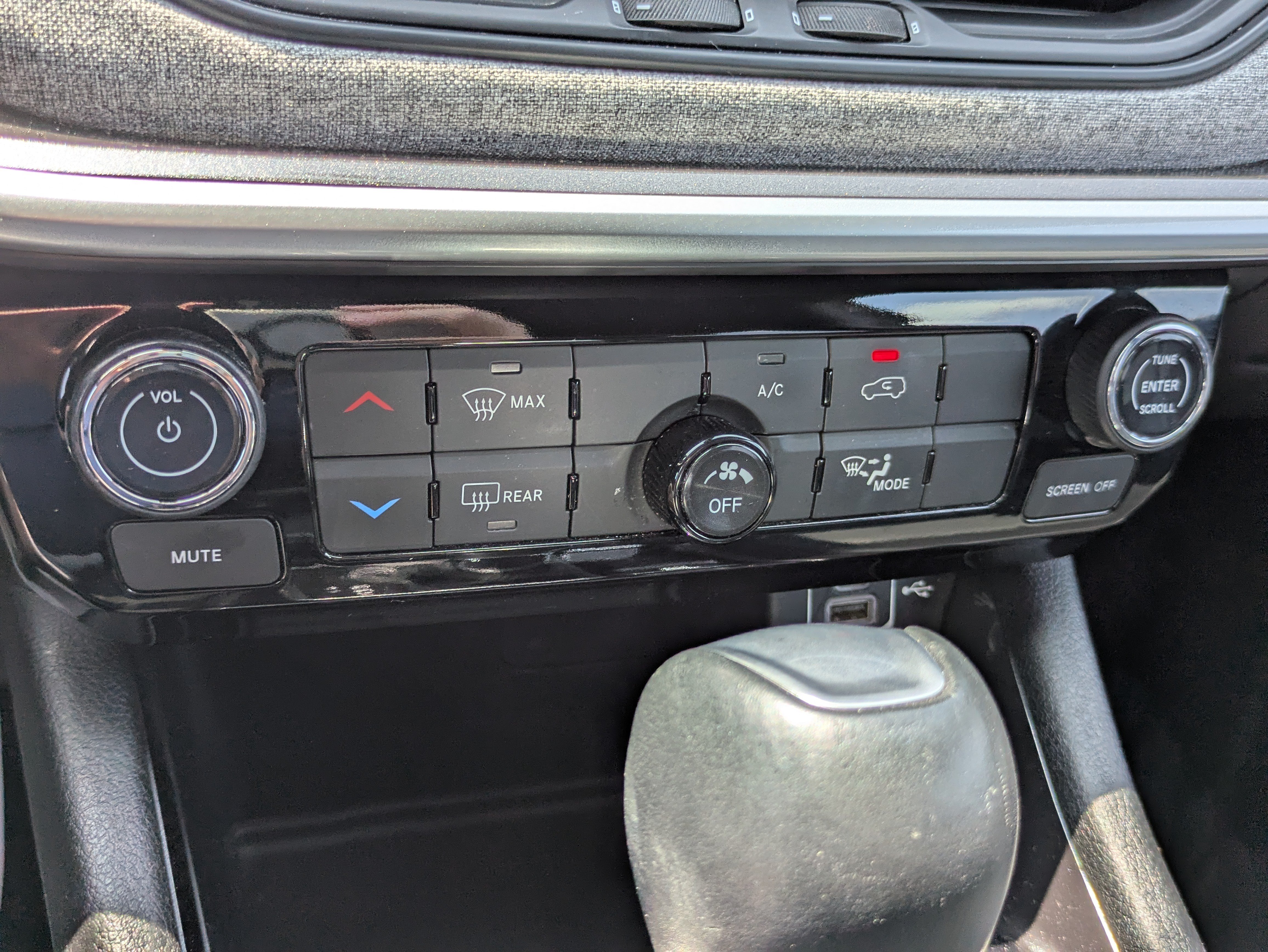 Used 2024 Jeep Compass Latitude AWD/4WD image 14