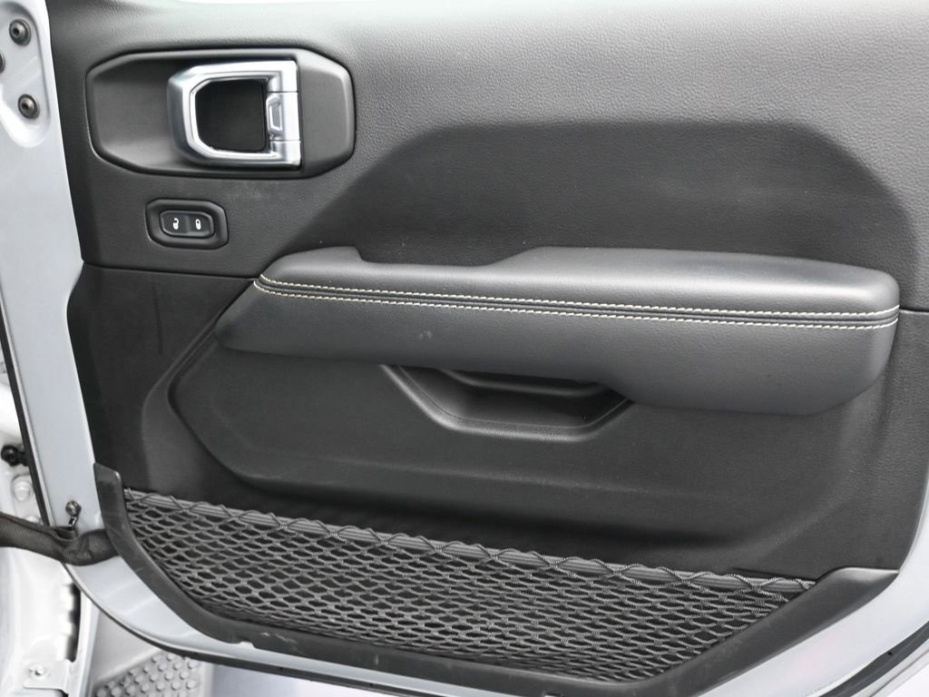Used 2023 Jeep Wrangler Unlimited Sahara image 31