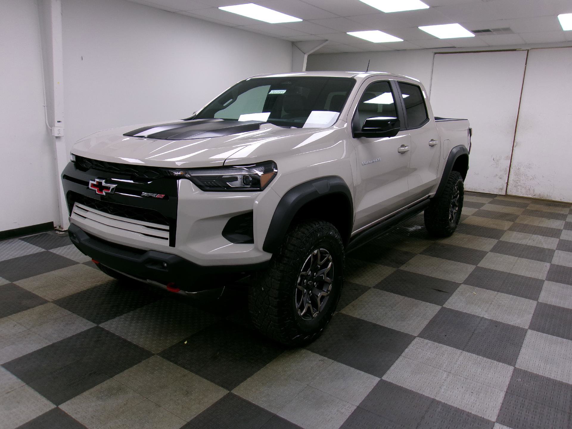 New 2026 Chevrolet Colorado ZR2 w/ Technology Package AWD/4WD image 1