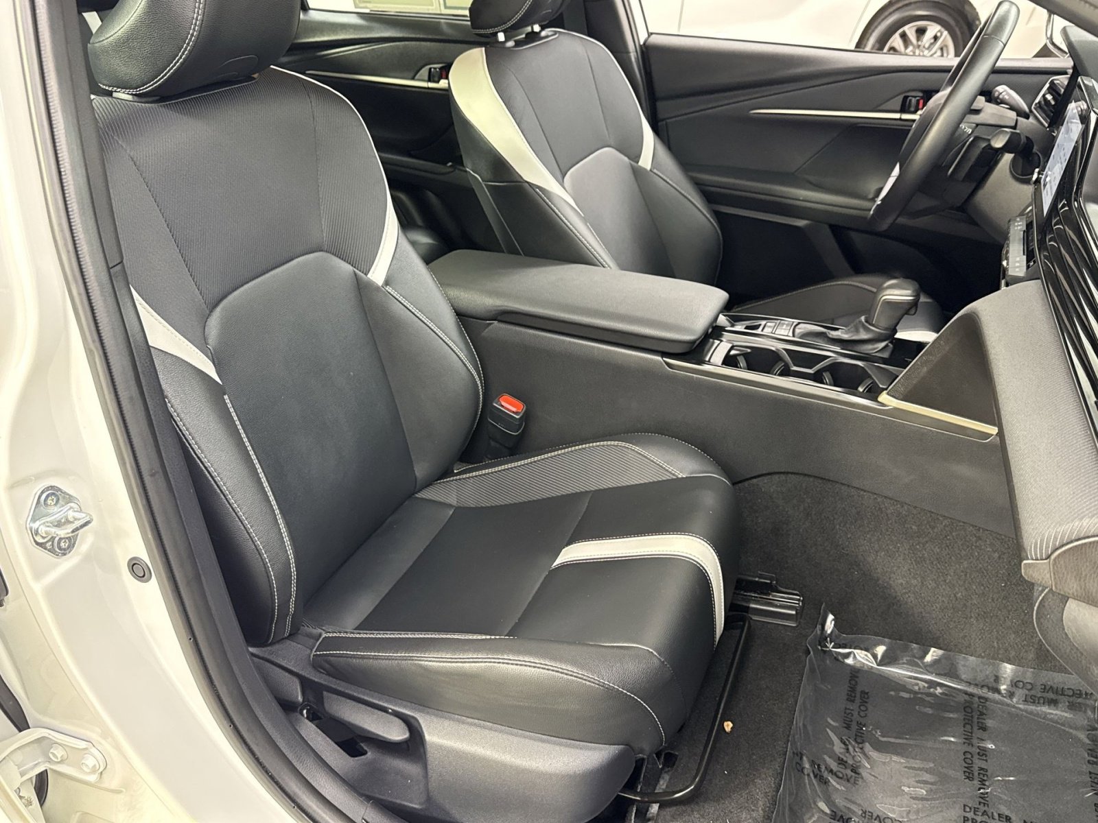 Used 2025 Toyota Camry SE FWD image 38