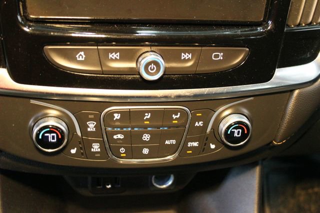 Used 2020 Chevrolet Traverse LT w/ Driver Confidence II Package AWD/4WD image 28