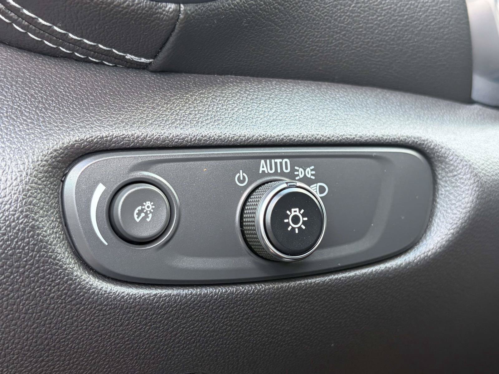 Used 2025 Chevrolet Blazer LT FWD image 20