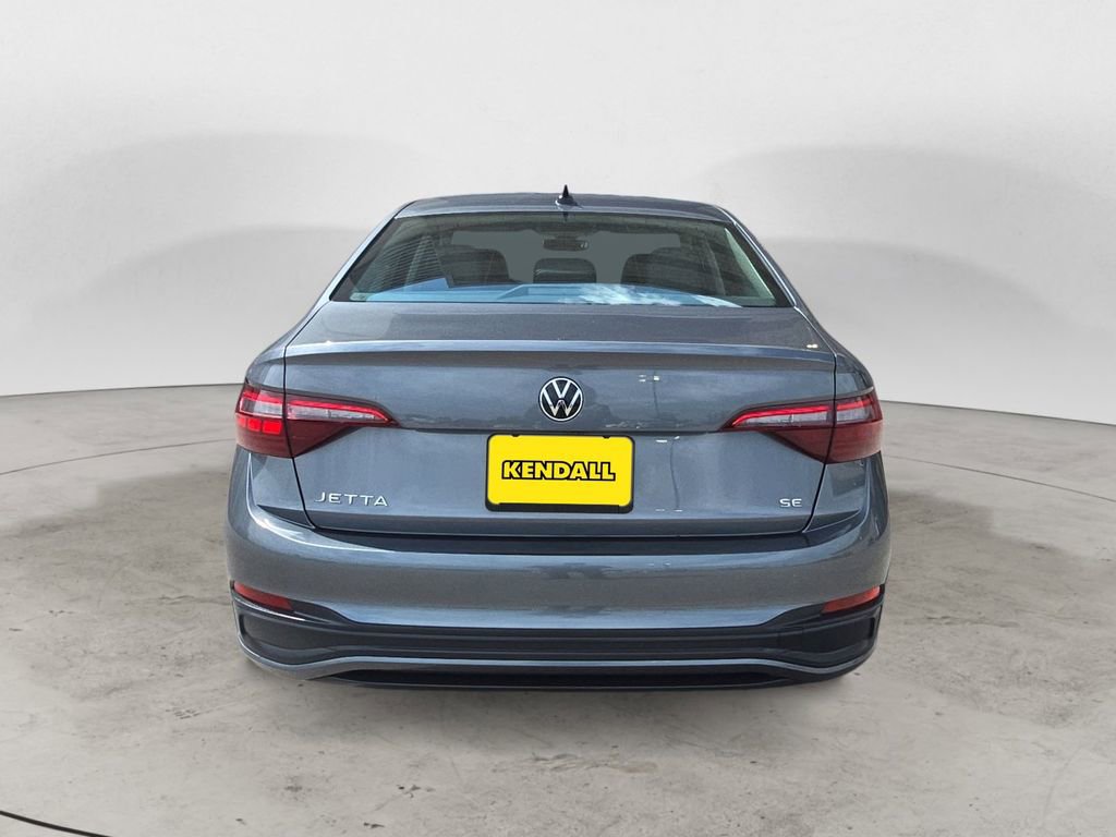 Used 2024 Volkswagen Jetta SE w/ Panoramic Sunroof Package FWD image 4