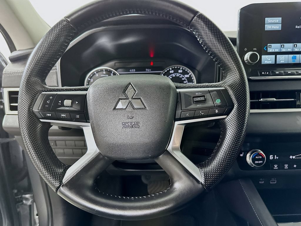 Used 2023 Mitsubishi Outlander SE FWD image 18