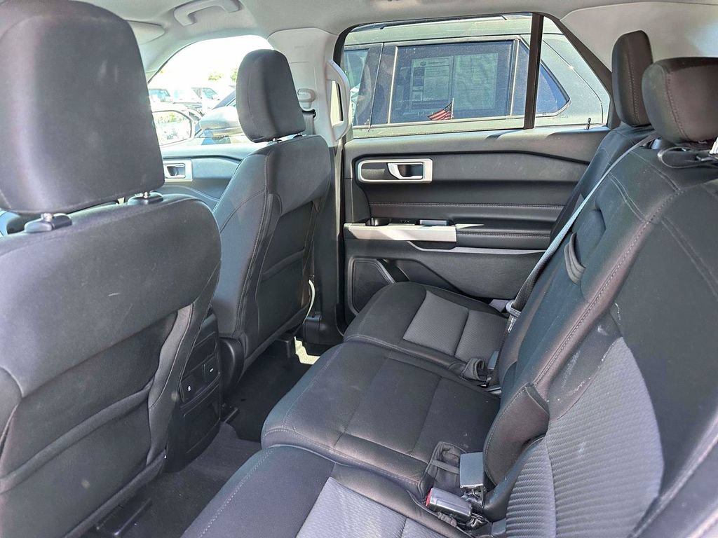 Used 2023 Ford Explorer XLT AWD/4WD image 10