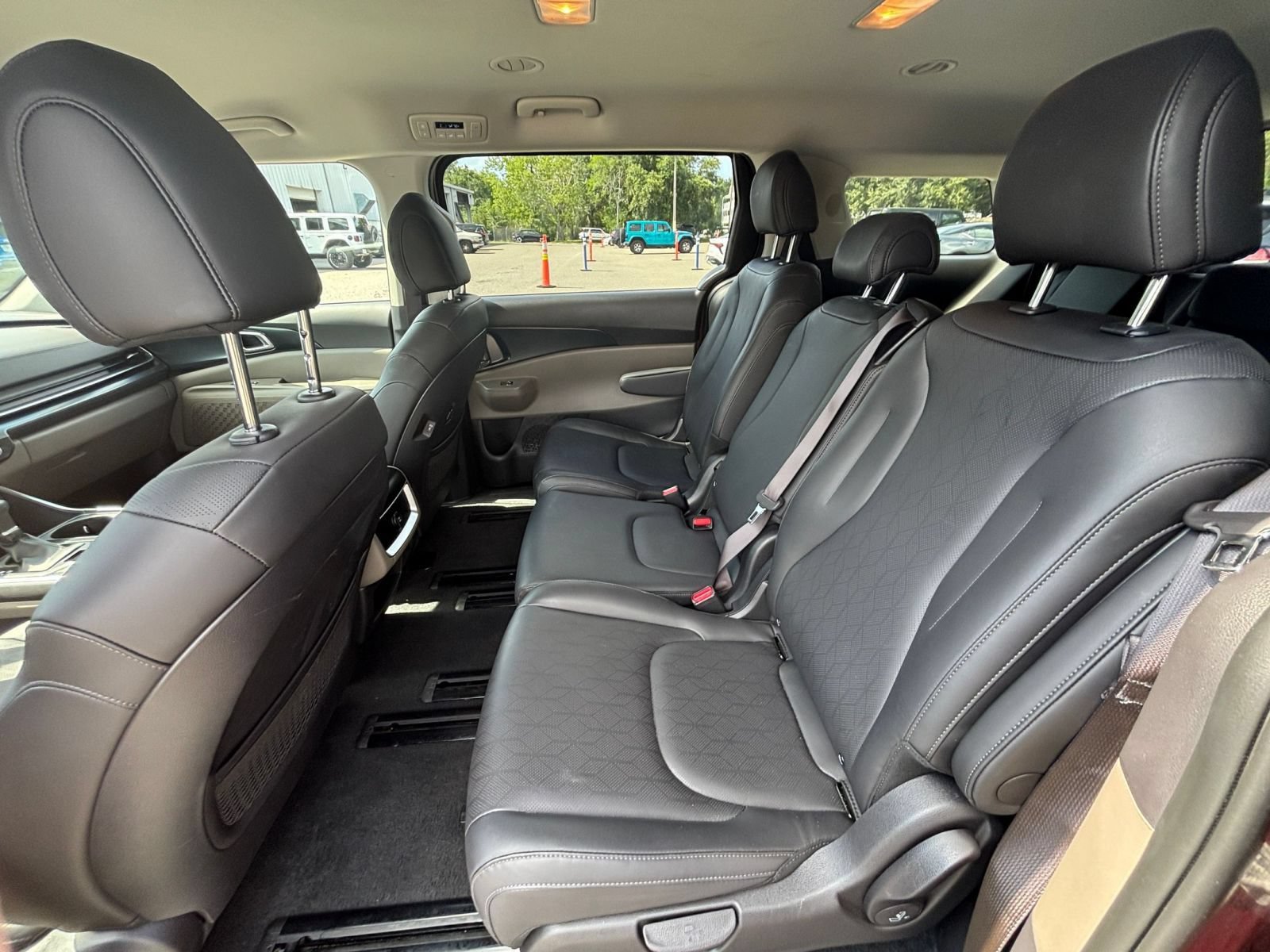 Used 2026 Kia Carnival FWD image 28