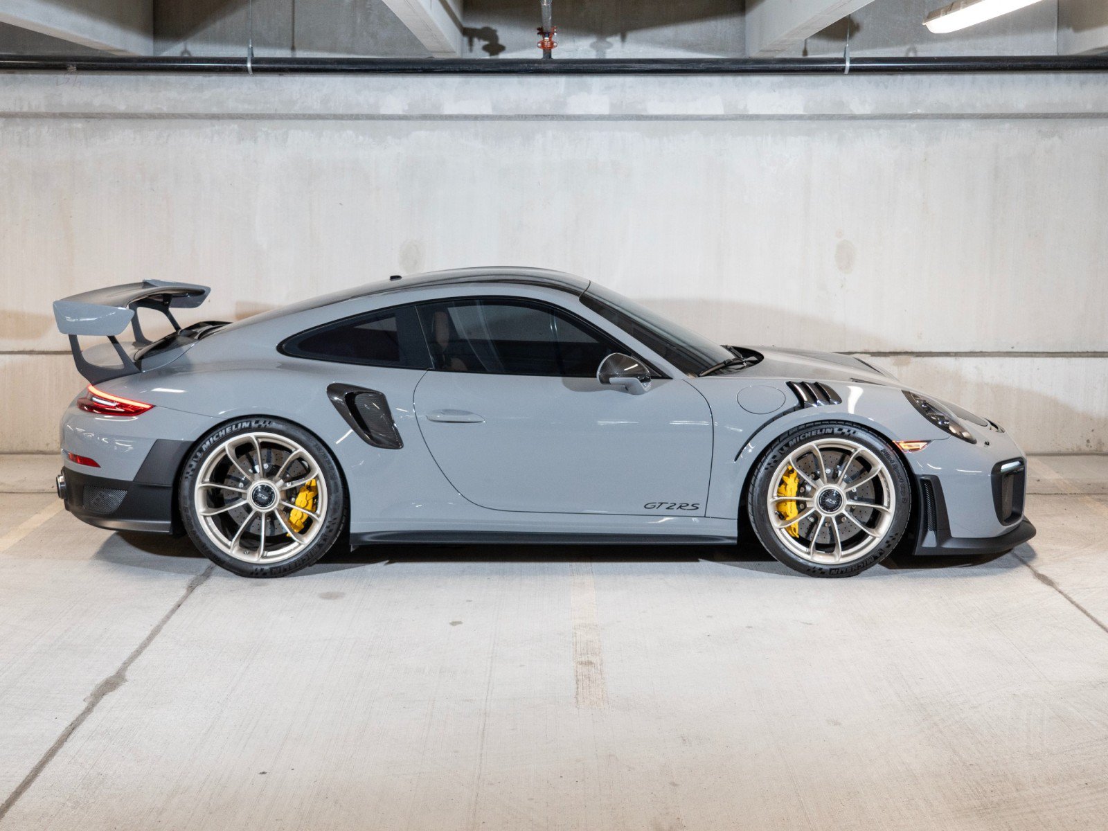 Certified 2019 Porsche 911 GT2 RS RWD image 9