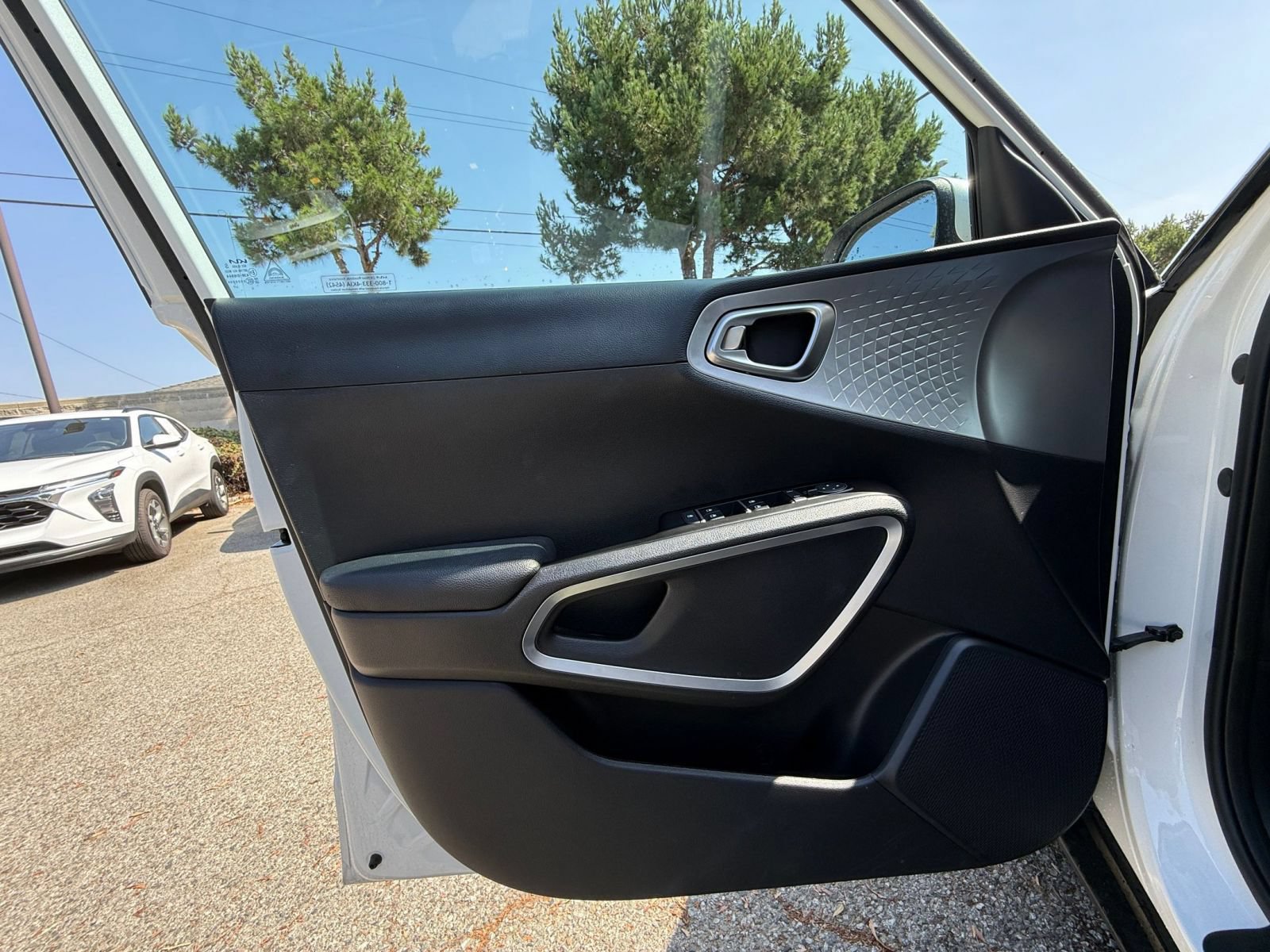 Used 2025 Kia Soul LX w/ LX Technology Package FWD image 18