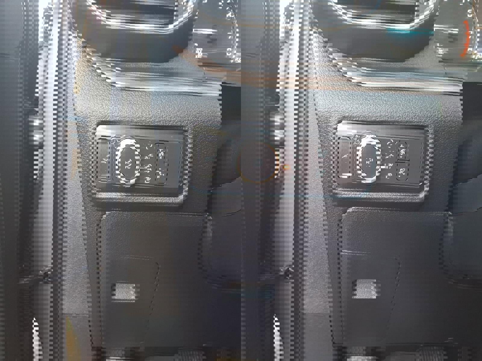 Used 2021 Ford Explorer Limited w/ Equipment Group 301A image 15