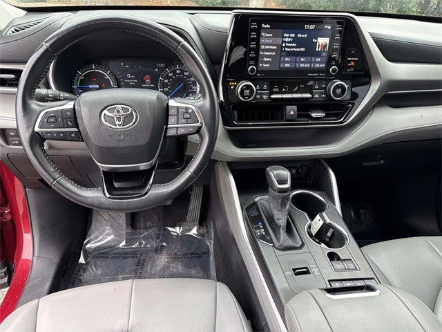 Used 2020 Toyota Highlander XLE image 18