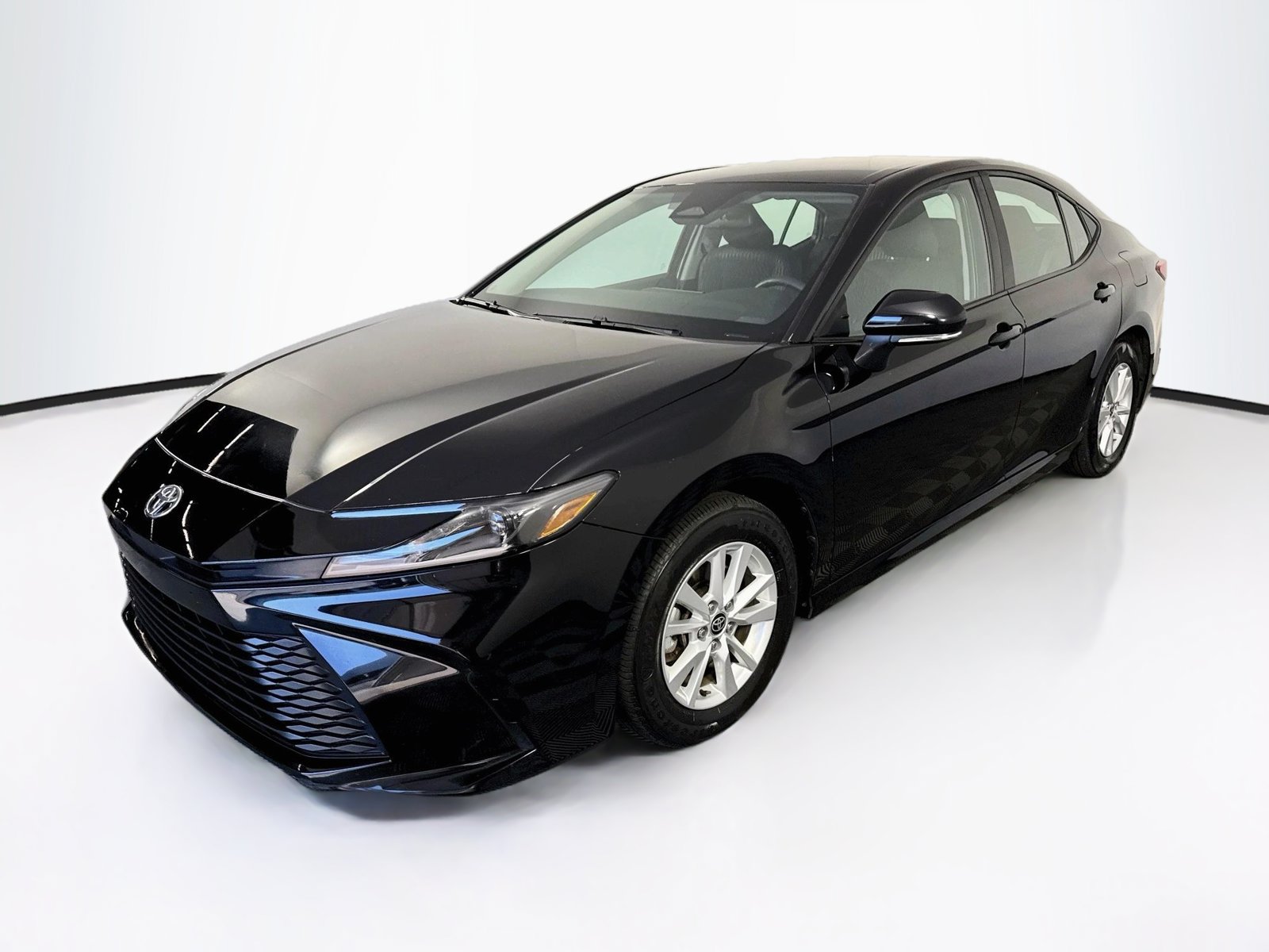 Used 2025 Toyota Camry LE FWD image 3