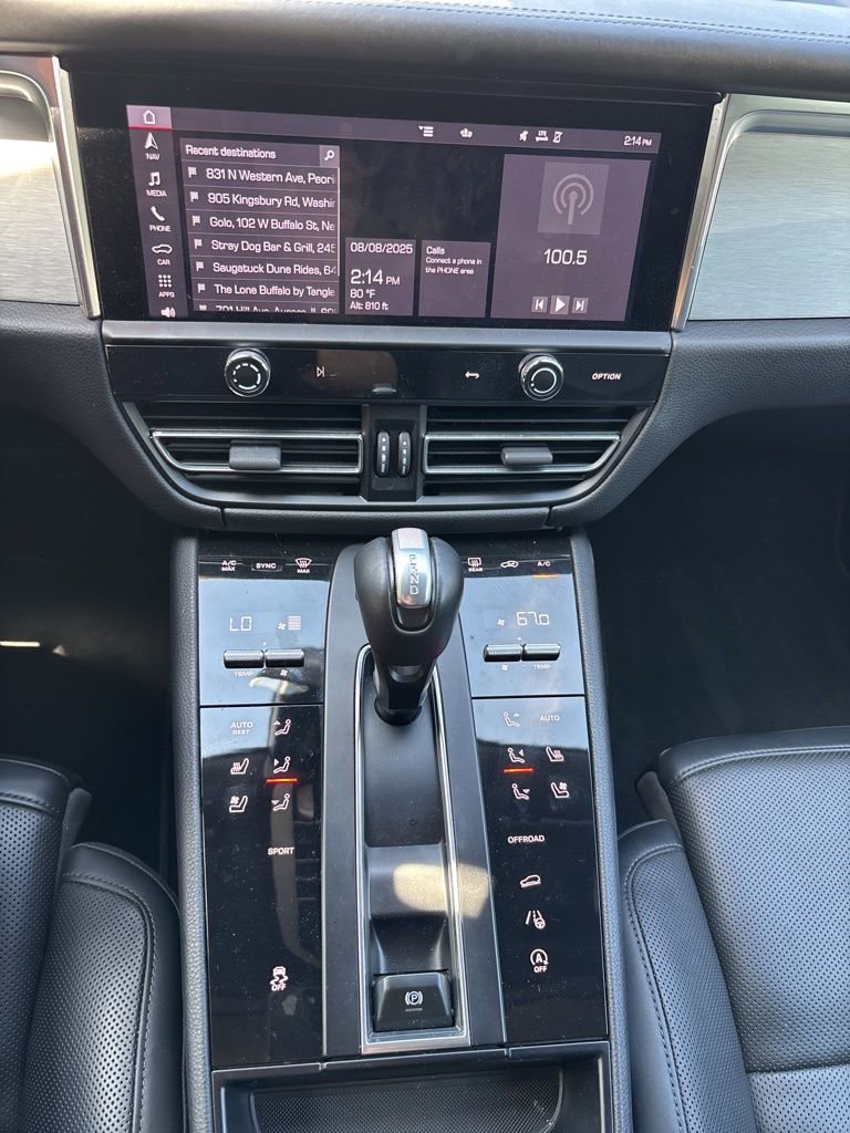 Used 2023 Porsche Macan Turbo image 13