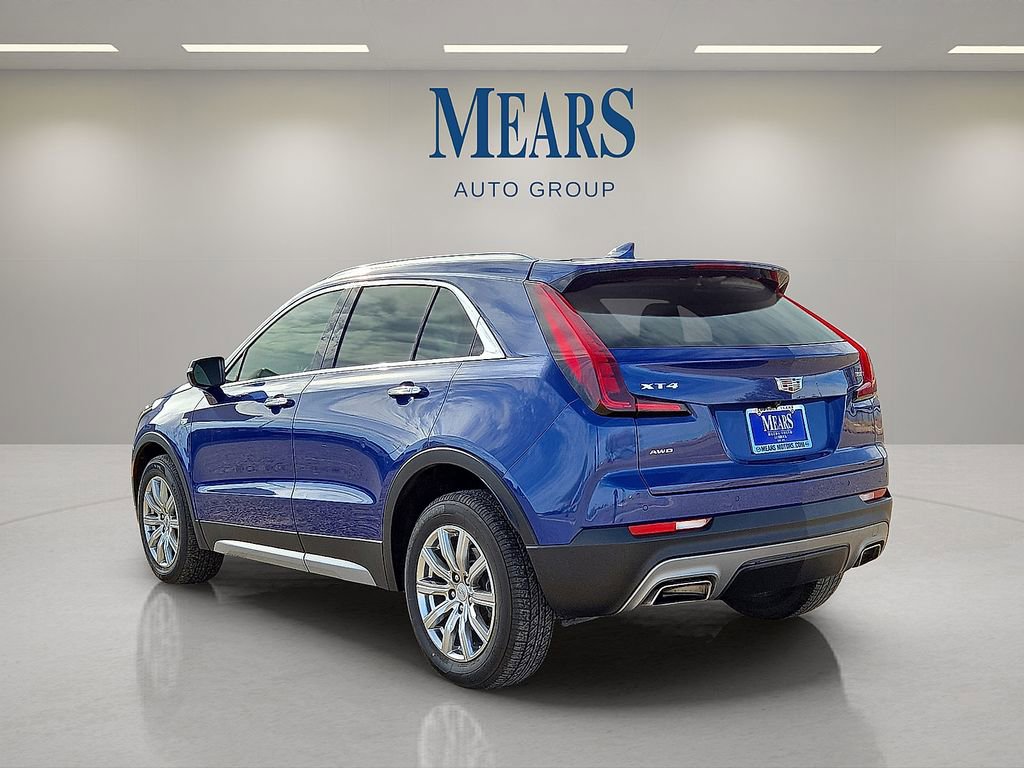 Used 2022 Cadillac XT4 Premium Luxury w/ Safety Alert Package image 3