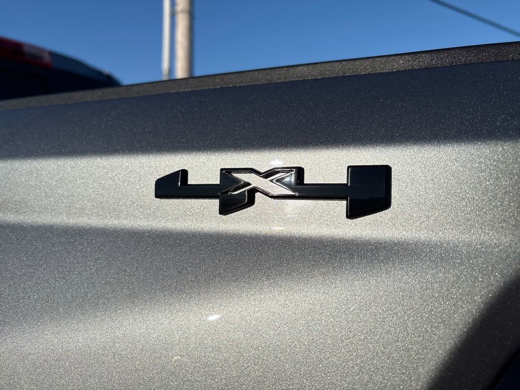 New 2026 GMC Canyon Elevation w/ LPO, Black Badging Package image 11