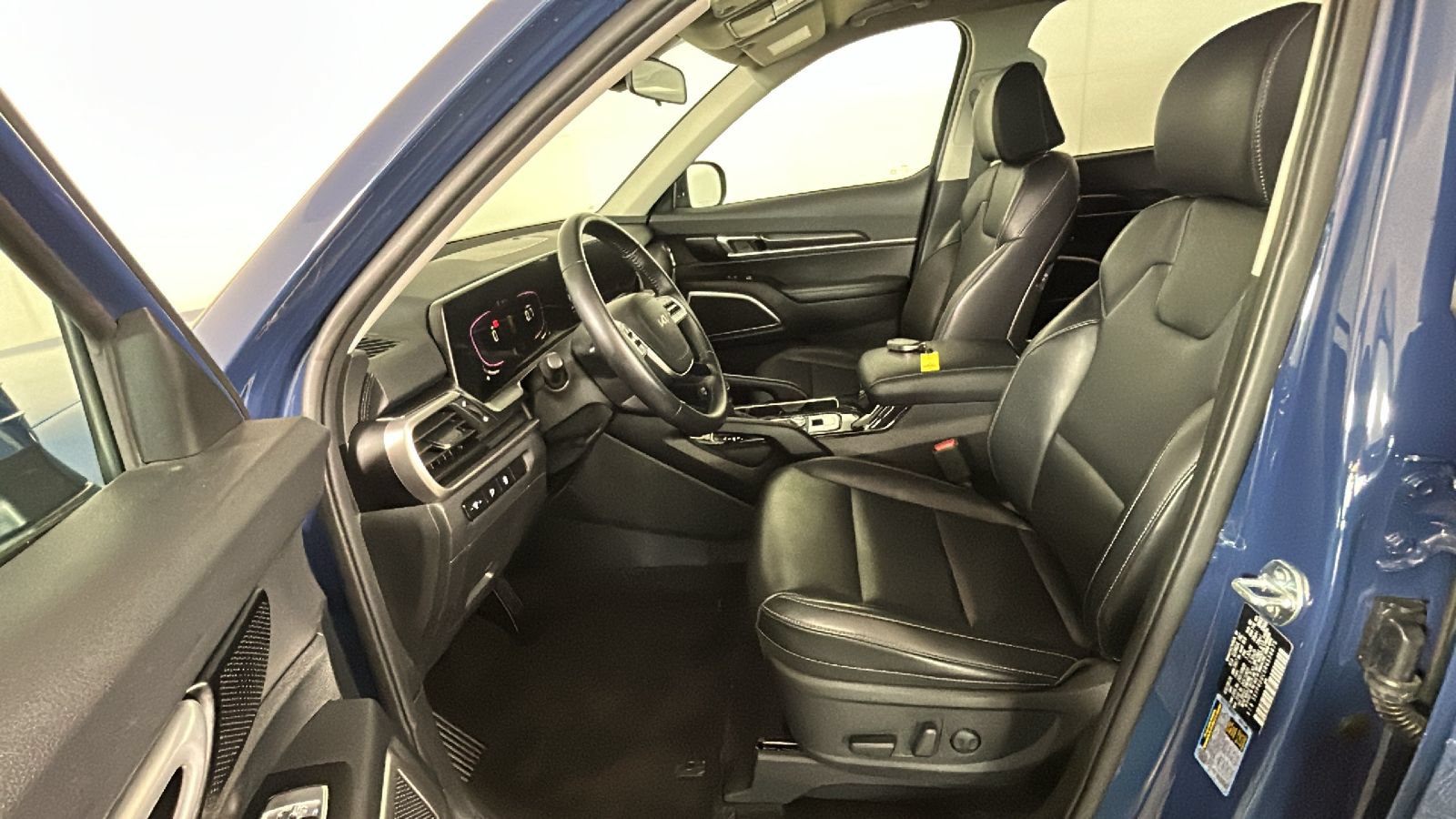 Used 2024 Kia Telluride S AWD/4WD image 14