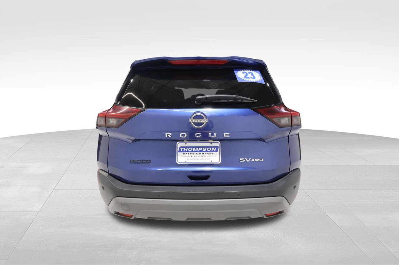 Used 2023 Nissan Rogue SV image 3