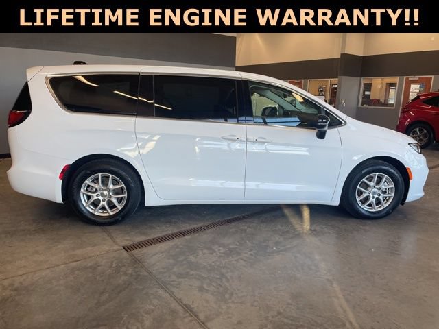 Used 2024 Chrysler Pacifica Touring-L FWD image 9