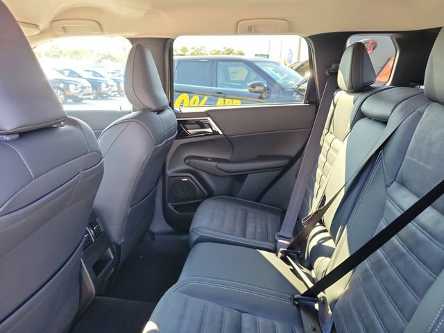 New 2026 Mitsubishi Outlander SE image 13
