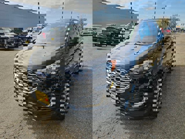 Used 2024 Ford Edge Titanium image 2