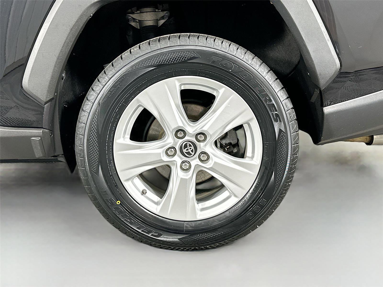 Used 2021 Toyota RAV4 XLE AWD/4WD image 28