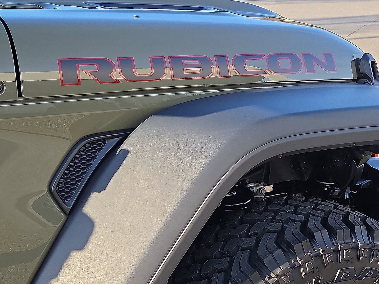 New 2026 Jeep Gladiator Rubicon w/ Steel Power Dome Hood Package AWD/4WD image 23