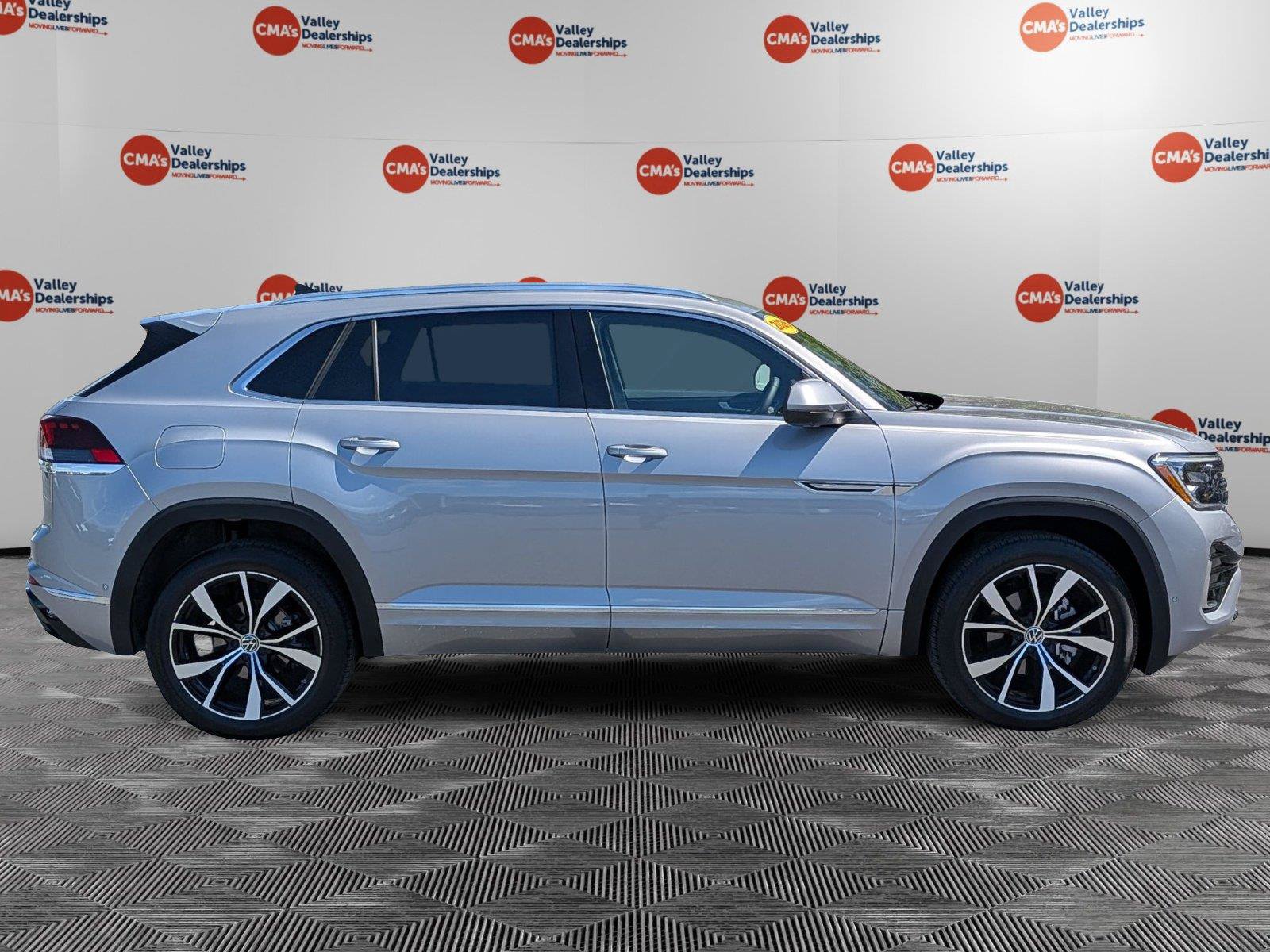 Used 2026 Volkswagen Atlas Cross Sport SEL Premium R-Line AWD/4WD image 4