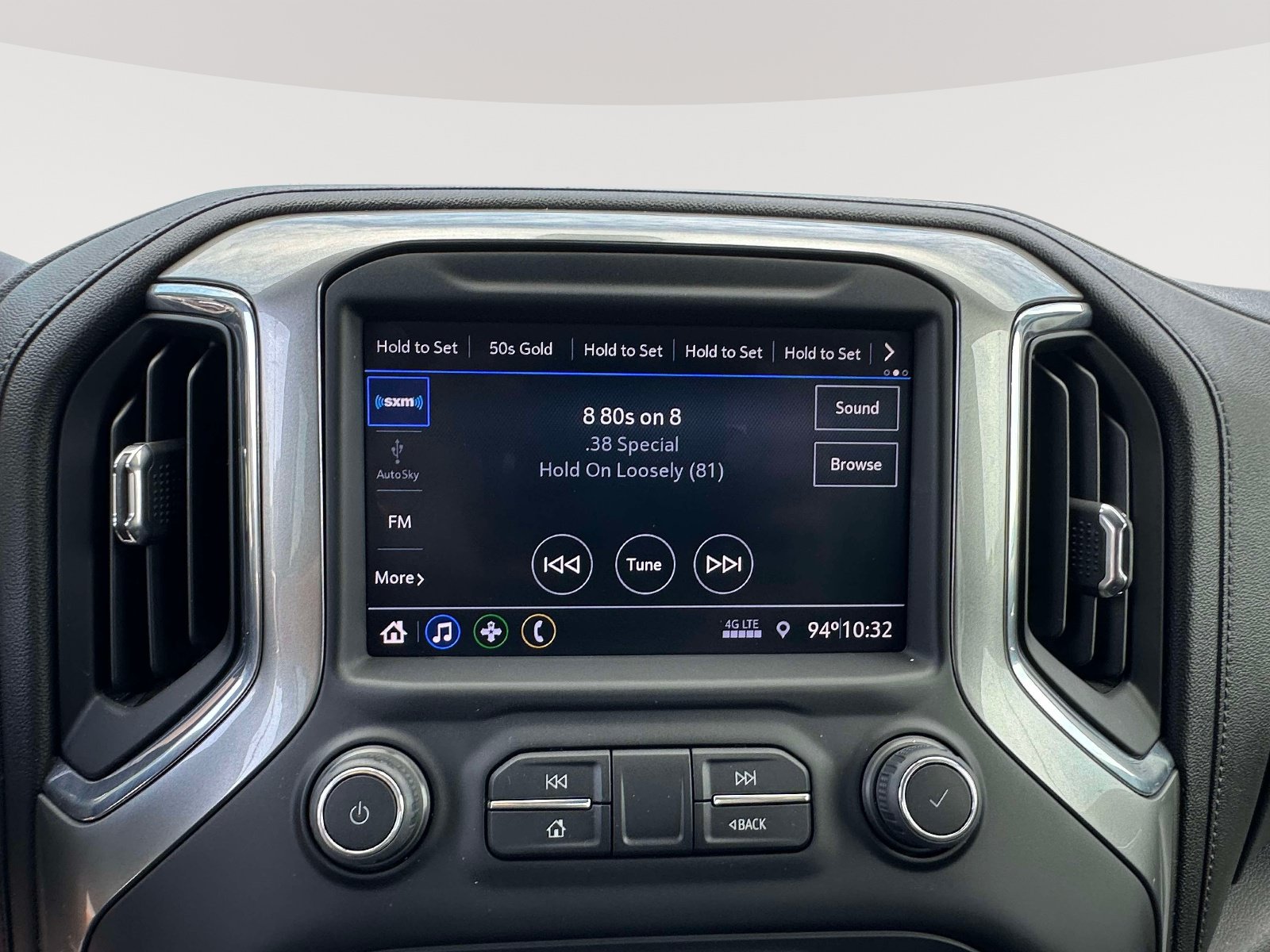 Used 2022 Chevrolet Silverado 1500 LT AWD/4WD image 10