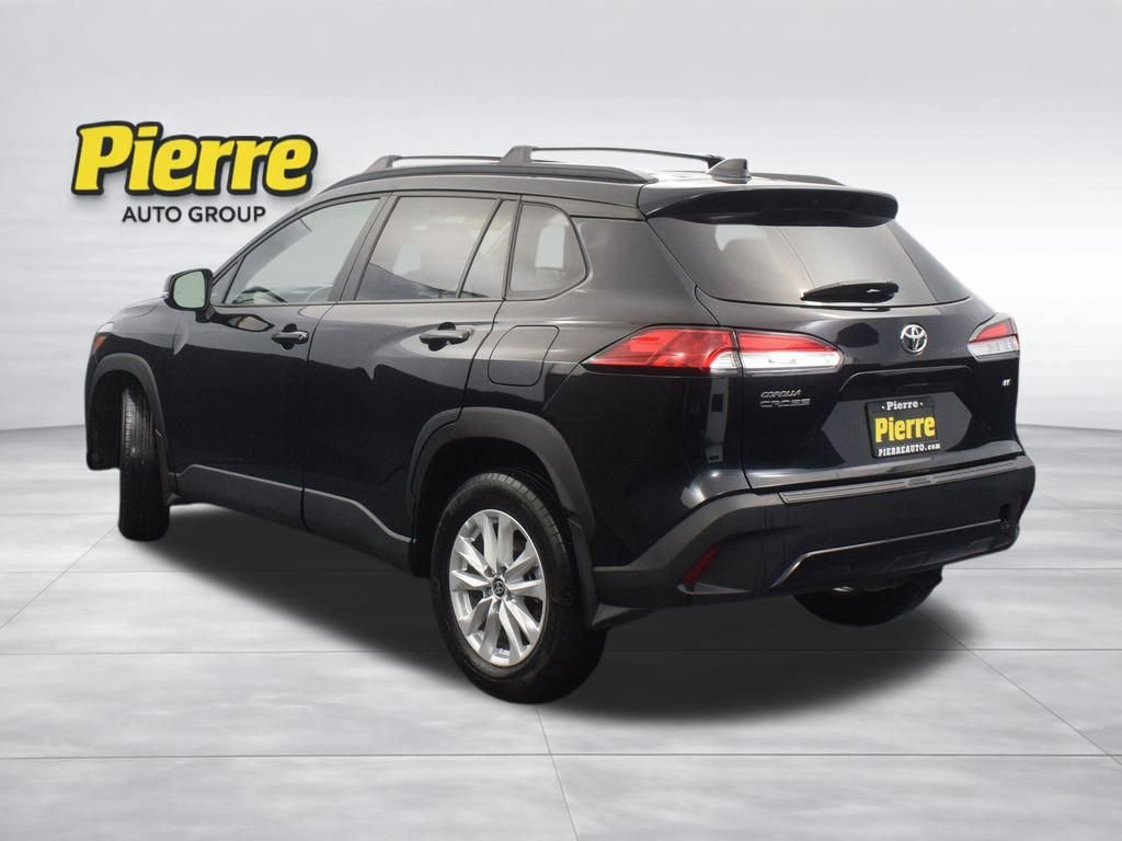 Used 2024 Toyota Corolla Cross LE image 2