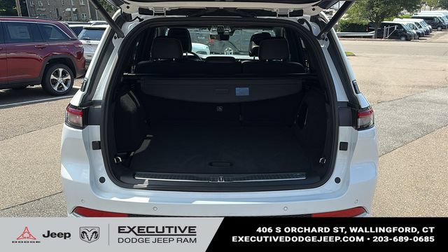 Used 2023 Jeep Grand Cherokee Overland w/ Luxury Tech Group IV AWD/4WD image 27