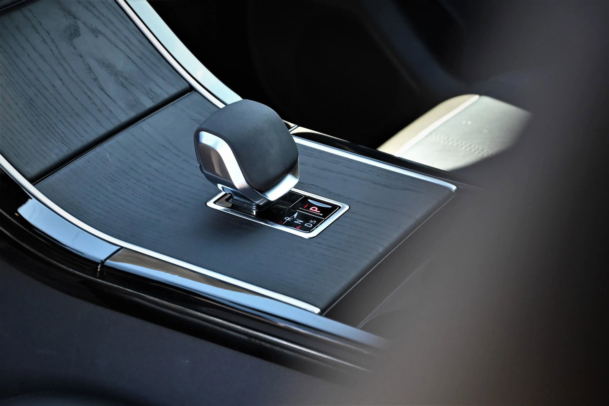 Used 2024 Land Rover Range Rover Velar Dynamic SE image 23