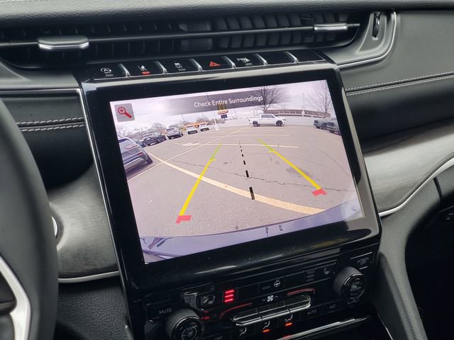 Used 2023 Jeep Grand Cherokee L Limited AWD/4WD image 19