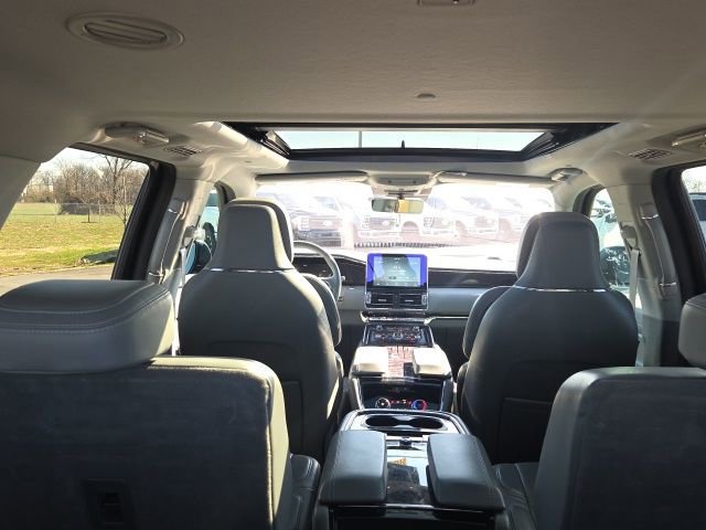 Used 2020 Lincoln Navigator Reserve w/ Luxury Package image 13