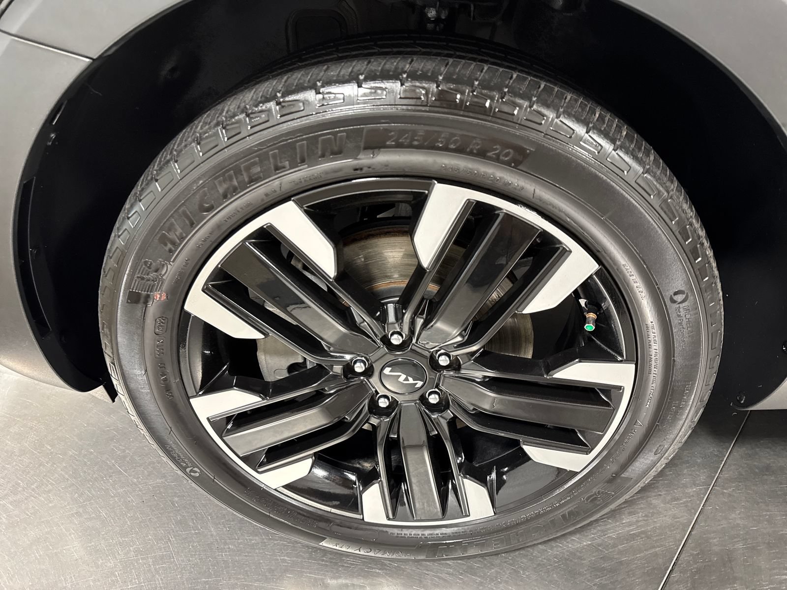 Used 2023 Kia Telluride SX AWD/4WD image 2