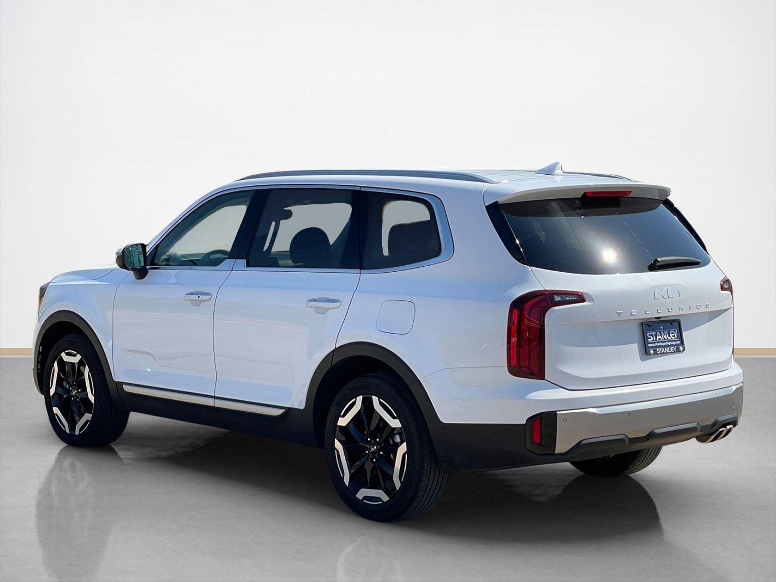 Used 2025 Kia Telluride S FWD image 5