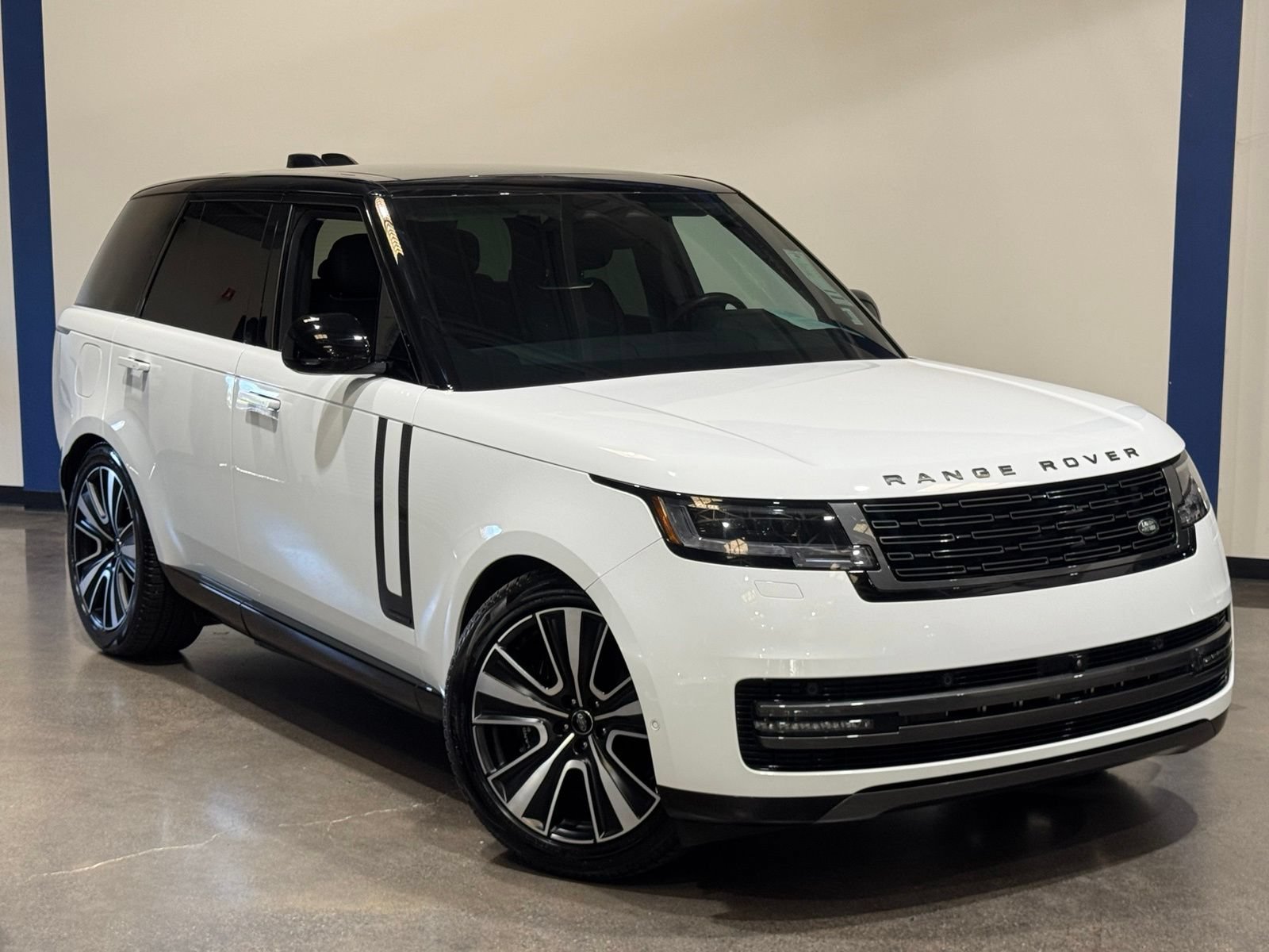 Used 2025 Land Rover Range Rover Autobiography AWD/4WD image 2