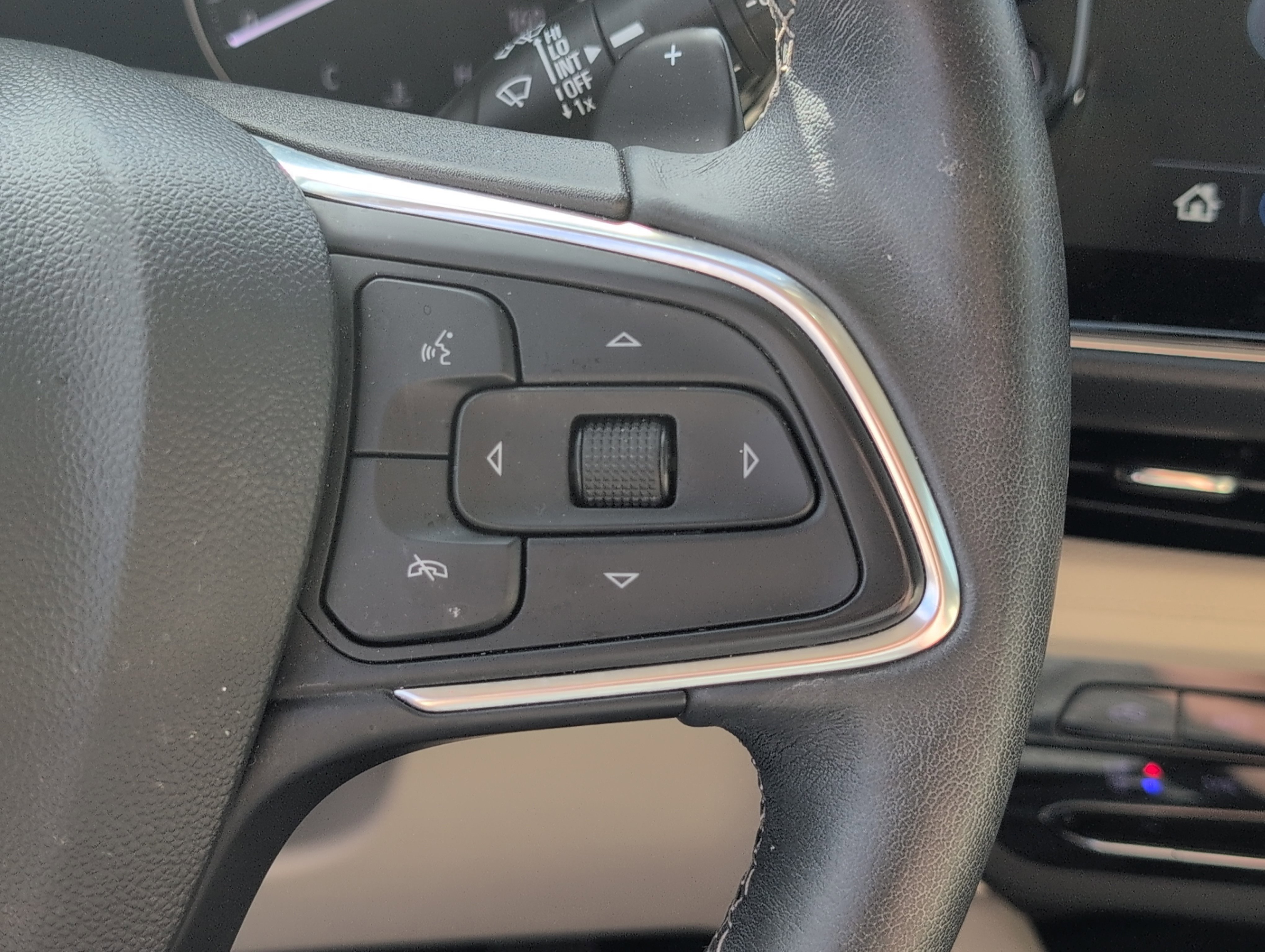 Used 2021 Buick Envision Avenir w/ Technology Package II image 26