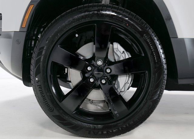 New 2026 Land Rover Defender 110 S image 10