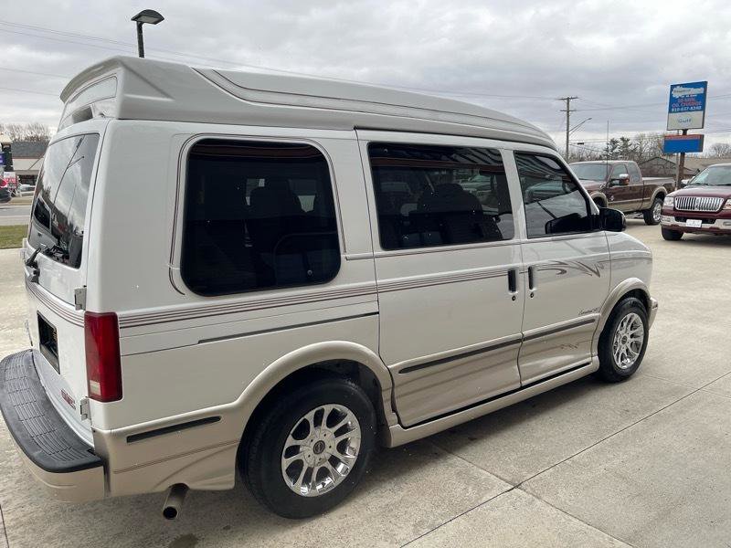 Used 2004 GMC Safari Conversion image 9