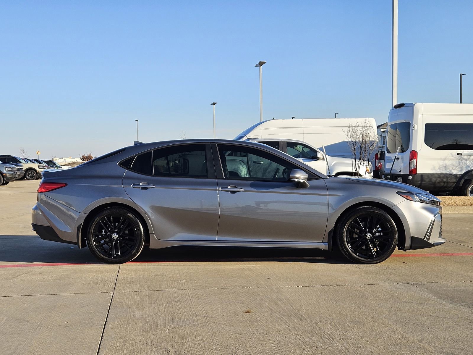 Used 2025 Toyota Camry SE w/ Convenience Package image 8