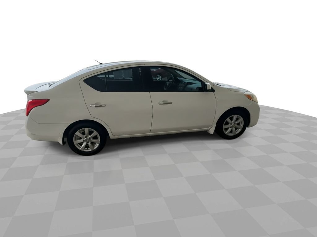 Used 2013 Nissan Versa FWD image 9