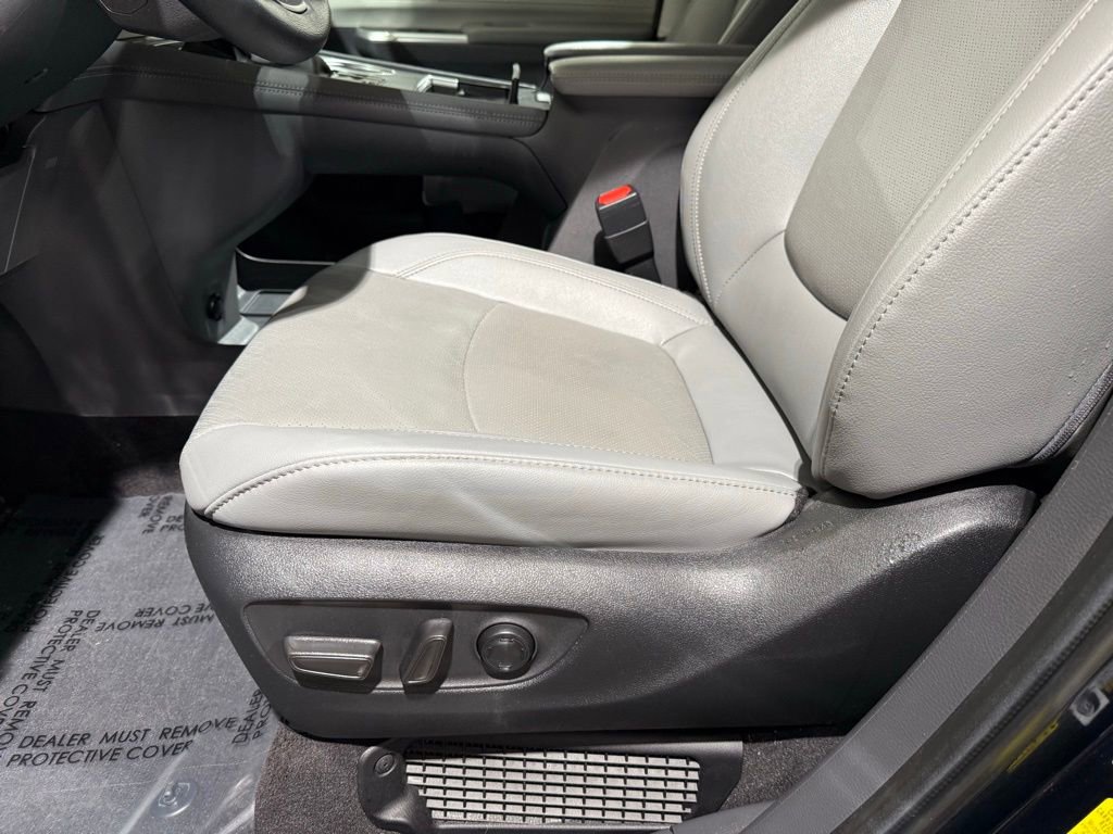 Certified 2024 Toyota Sienna Limited image 14