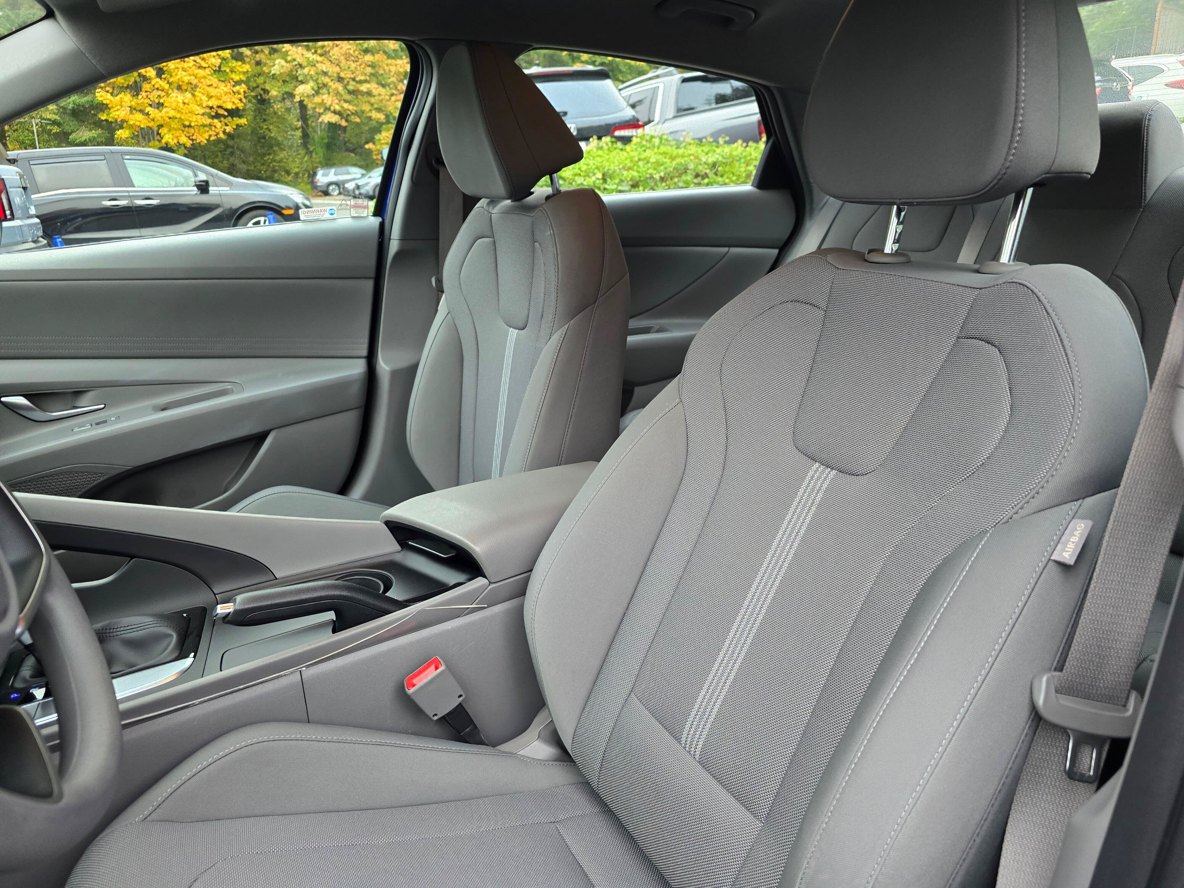 Used 2022 Hyundai Elantra SE FWD image 19