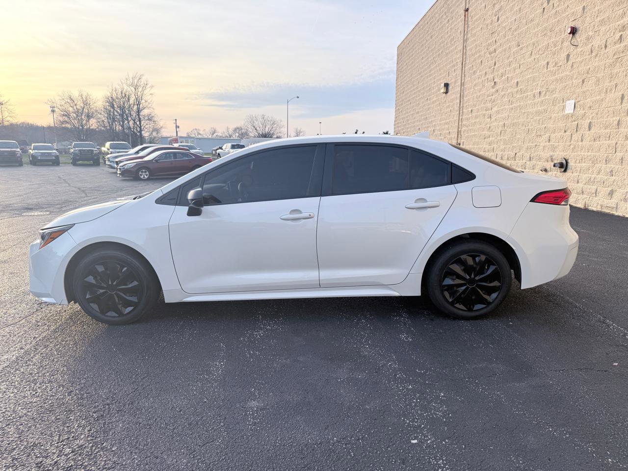 Used 2020 Toyota Corolla LE FWD image 2