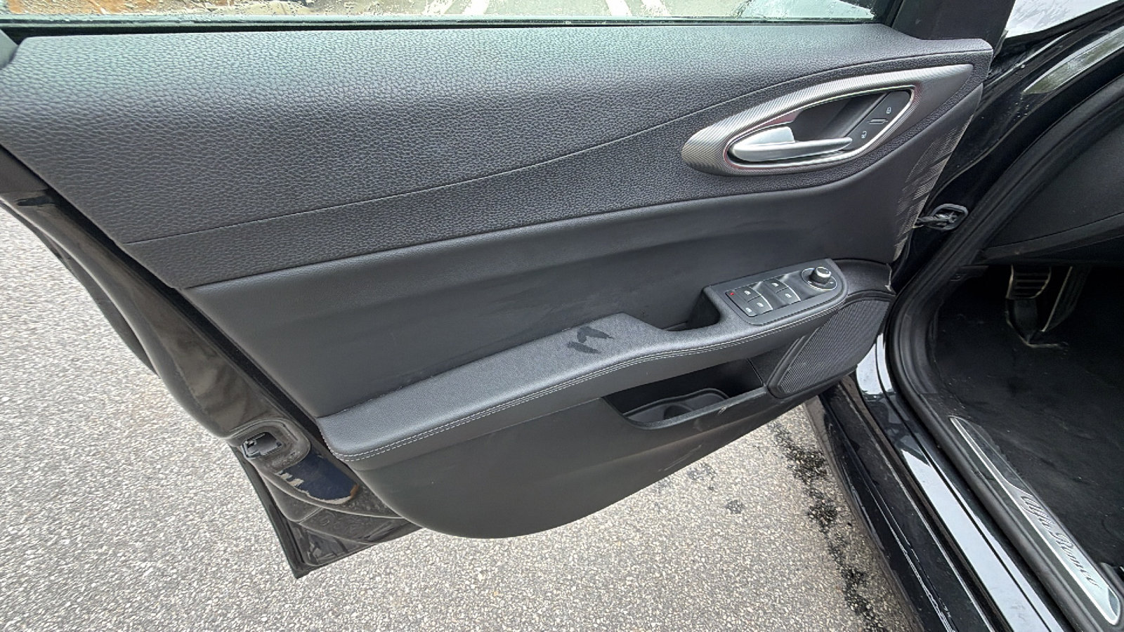 Used 2024 Alfa Romeo Giulia Ti w/ Performance Driving Package AWD/4WD image 14