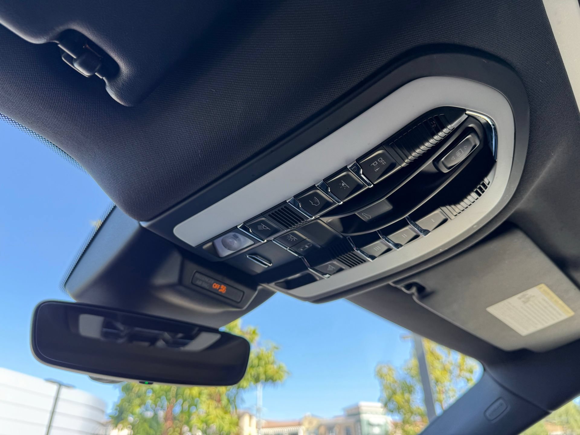 Certified 2024 Porsche Macan AWD/4WD image 17