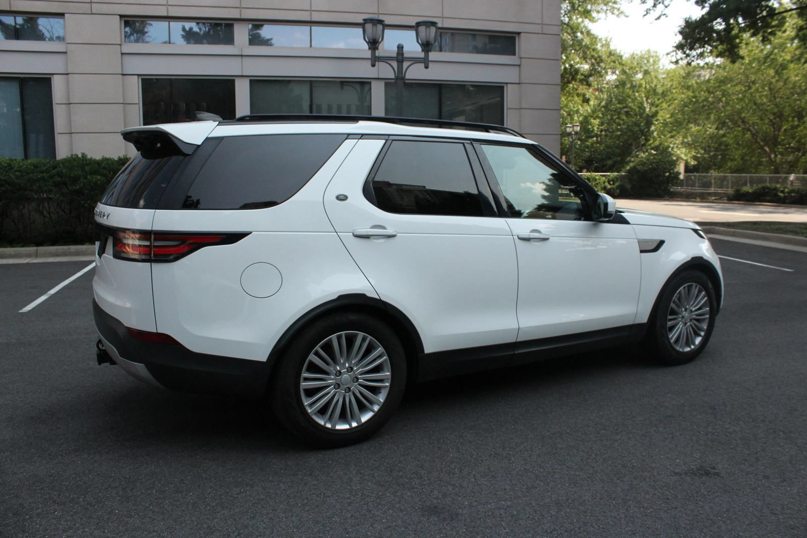 Used 2017 Land Rover Discovery HSE Luxury AWD/4WD image 7