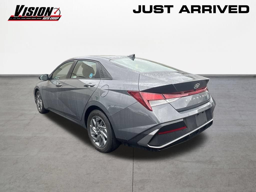 Used 2024 Hyundai Elantra SEL FWD image 8